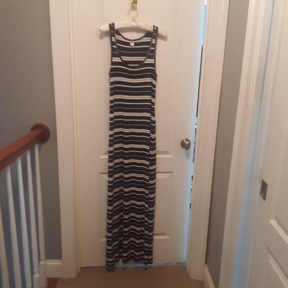 3 for $15 - Old Navy Sleeveless Maxi Dress Size M Navy/White